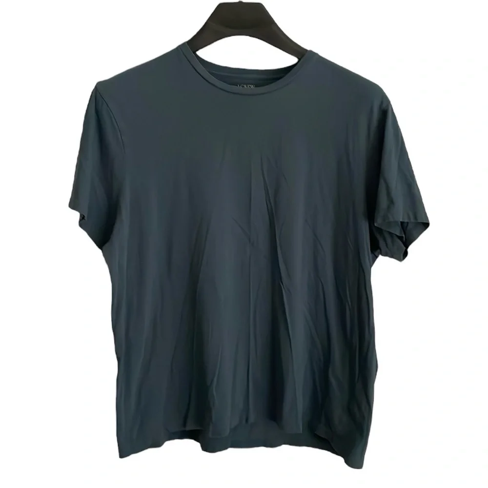 J. Crew washed 100% cotton men’s Size 2XL t-shirt. Color is a‎ dark teal blue.